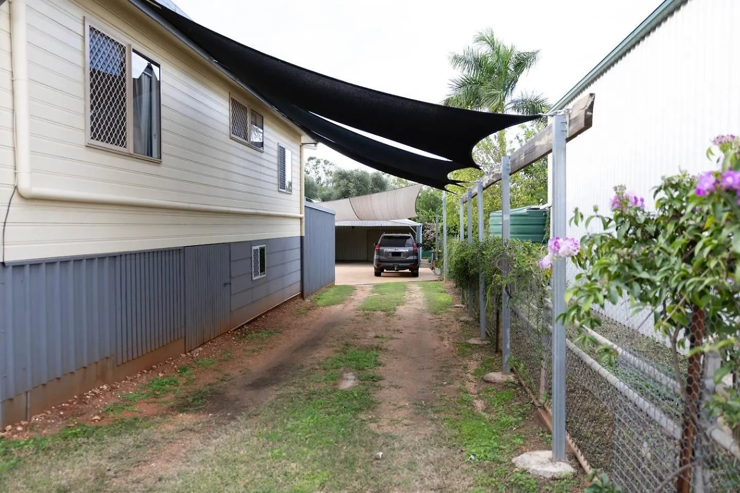 בית נופש Stay Outback Clermont - Pet Friendly